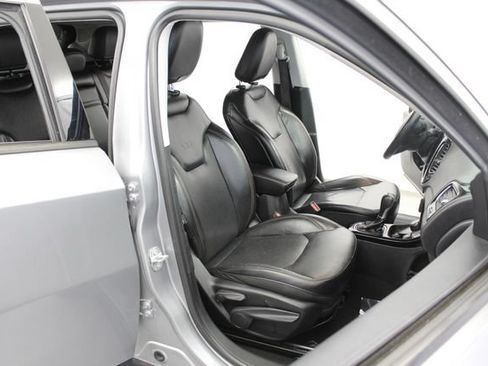 Used 2017 Jeep Compass Limited w/ Navigation Group AWD/4WD image 18