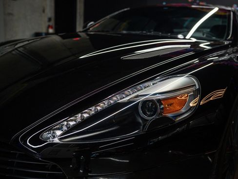 Used 2015 Aston Martin Vanquish Coupe RWD image 17