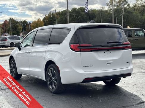 New 2026 Chrysler Pacifica Select image 15