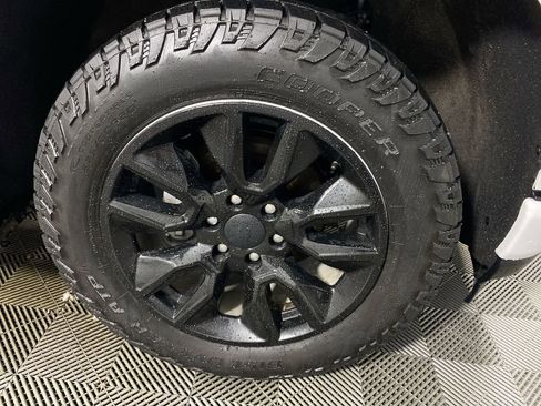 Used 2019 Chevrolet Silverado 1500 Custom w/ Custom Convenience Package image 10