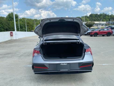 Used 2024 Hyundai Elantra SEL w/ Convenience Package FWD image 18
