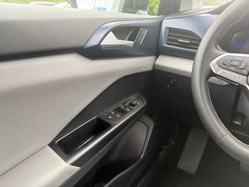 Used 2023 Volkswagen Taos SE FWD image 25