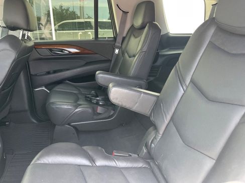 Used 2019 Cadillac Escalade Premium Luxury RWD image 31