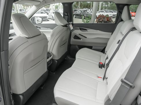Certified 2026 INFINITI QX60 Luxe w/ Family Package FWD image 32