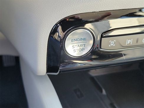 Used 2023 Ford Escape Platinum w/ Premium Technology Package image 17