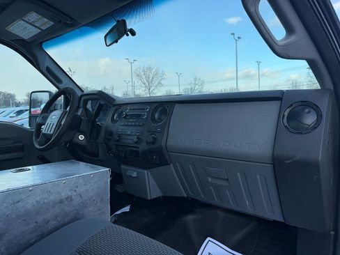 Used 2011 Ford F350 XL w/ Camper Pkg image 17