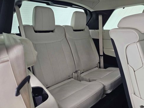 Used 2023 Land Rover Range Rover Long Wheelbase SE image 13