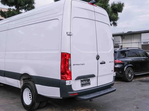 Used 2025 Mercedes-Benz Sprinter 3500 image 8