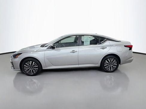 Used 2024 Nissan Altima 2.5 SV AWD/4WD image 6