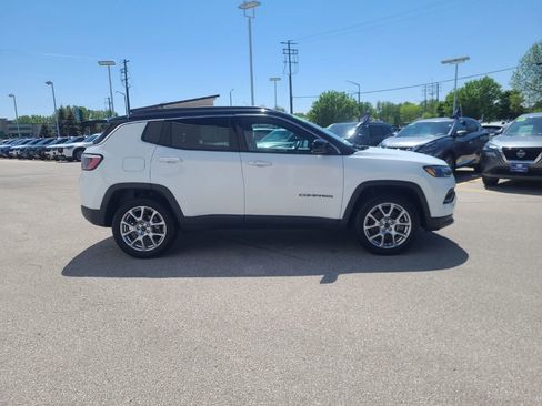 Used 2025 Jeep Compass Limited AWD/4WD image 7