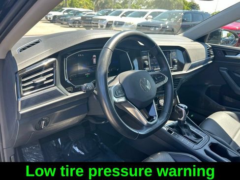 Used 2024 Volkswagen Jetta SE FWD image 11