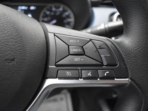 Used 2025 Nissan Versa SV FWD image 21
