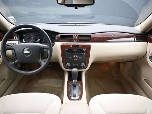 Used 2009 Chevrolet Impala LT FWD image 16