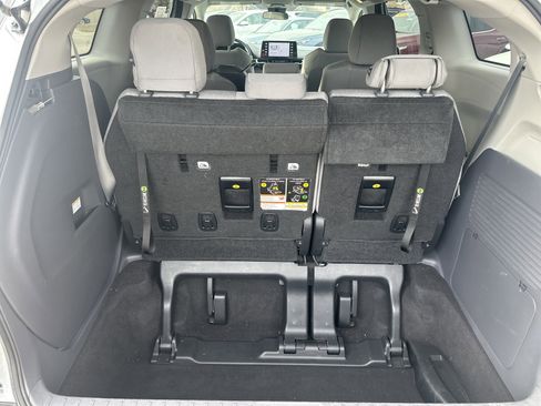 Used 2021 Toyota Sienna LE image 11