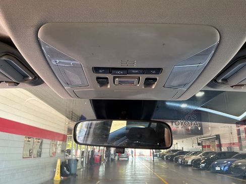 Used 2019 Toyota RAV4 XLE FWD image 16
