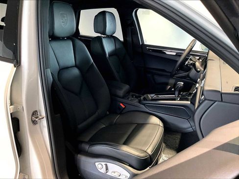 New 2026 Porsche Macan image 19