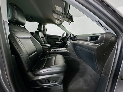 Used 2024 Ford Explorer XLT w/ Equipment Group 202A image 31