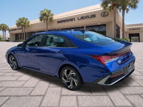 Used 2025 Hyundai Elantra Limited FWD image 6
