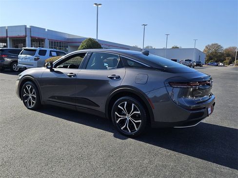 Used 2024 Toyota Crown XLE image 9