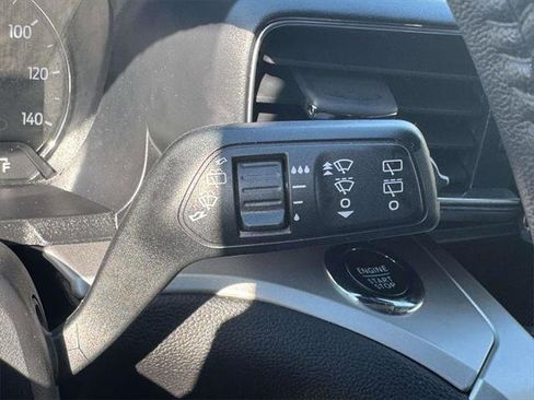 Used 2022 Ford Explorer XLT w/ Equipment Group 202A image 24