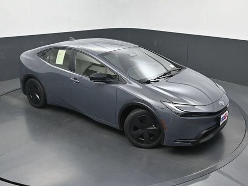 Used 2023 Toyota Prius LE FWD image 30