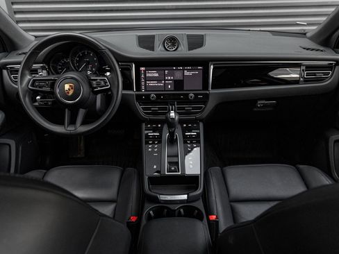Certified 2025 Porsche Macan image 16