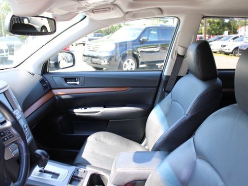 Used 2013 Subaru Outback 2.5i Limited AWD/4WD image 14