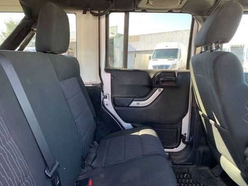 Used 2012 Jeep Wrangler Unlimited Sahara w/ Connectivity Group AWD/4WD image 12