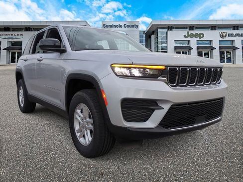 New 2025 Jeep Grand Cherokee Laredo w/ Luxury Tech Group I RWD image 2