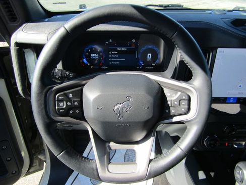 Used 2025 Ford Bronco Badlands AWD/4WD image 16