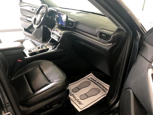 Used 2022 Ford Explorer XLT w/ Equipment Group 202A image 13