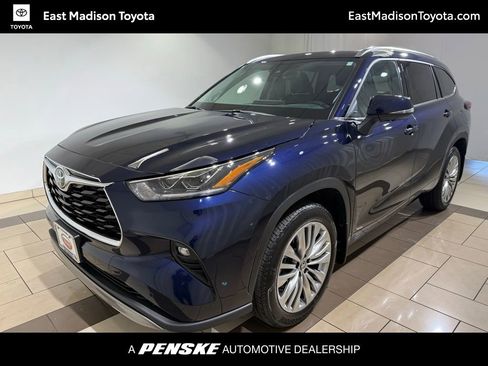Certified 2025 Toyota Highlander Platinum image 1