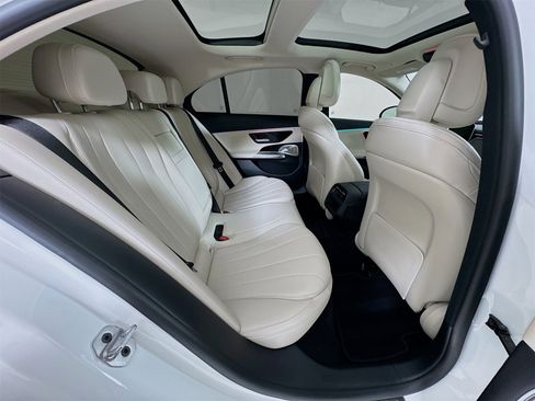 Used 2024 Mercedes-Benz E 350 4MATIC Sedan image 30