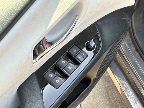 Used 2016 Toyota Prius Two FWD image 15