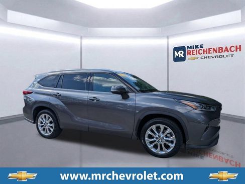 Used 2021 Toyota Highlander Limited FWD image 1