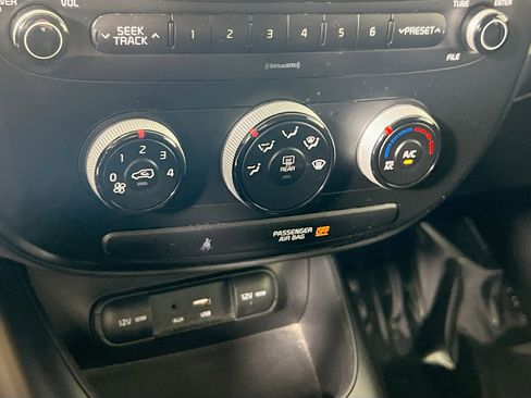 Used 2018 Kia Soul FWD image 14