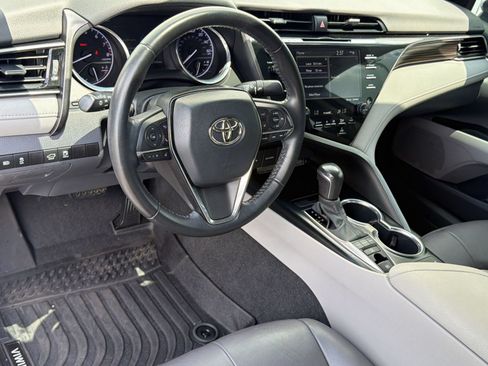 Used 2020 Toyota Camry XLE FWD image 4