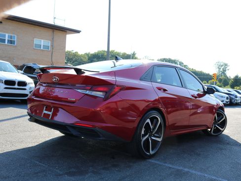 Used 2021 Hyundai Elantra SE image 2