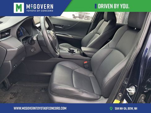 Used 2022 Toyota Venza XLE image 12