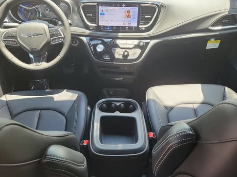 New 2026 Chrysler Pacifica Select FWD image 10