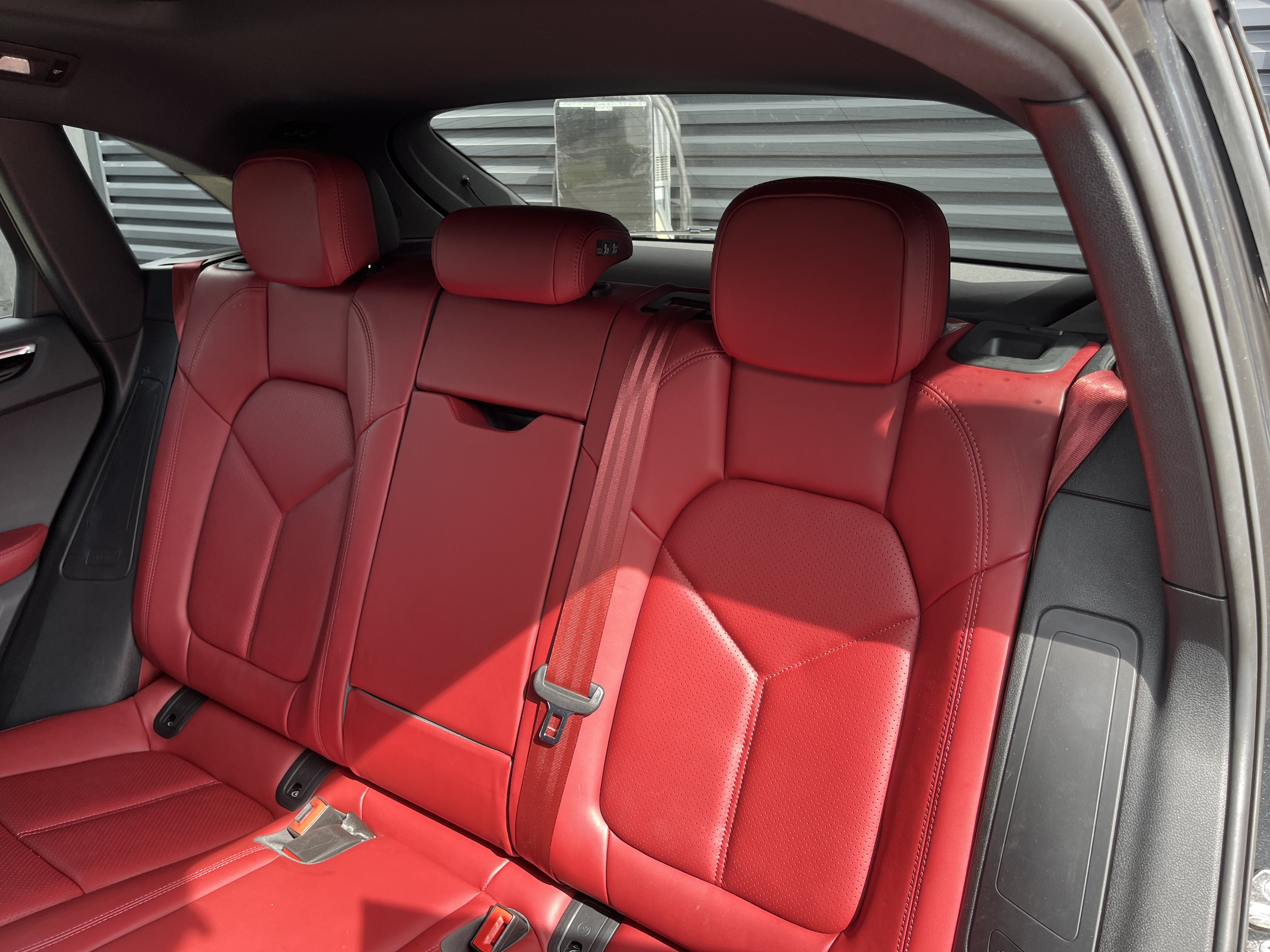Certified 2024 Porsche Macan S AWD/4WD image 17