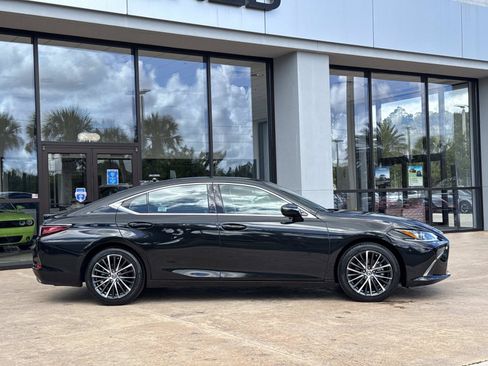 Used 2024 Lexus ES 350 w/ Premium Package FWD image 2