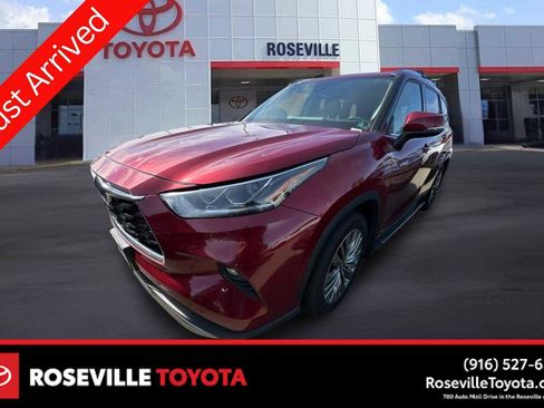 Used 2021 Toyota Highlander Platinum image 1