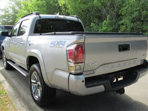 Used 2017 Toyota Tacoma Limited w/ Tow Package image 3