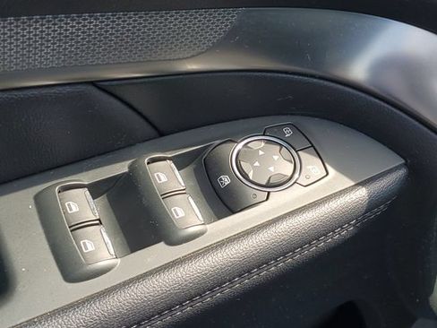 Used 2018 Ford Explorer XLT w/ Equipment Group 202A AWD/4WD image 17