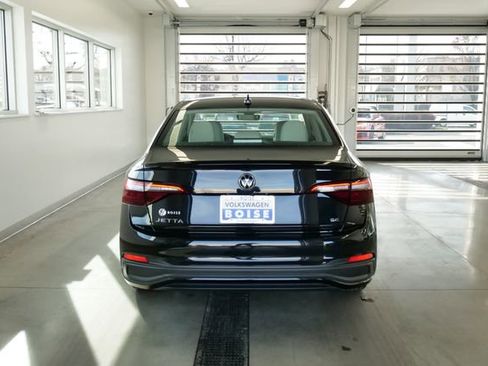 Used 2022 Volkswagen Jetta SE image 5