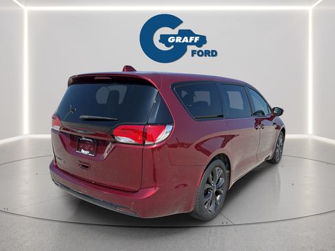 Used 2019 Chrysler Pacifica Touring Plus w/ S Appearance Package FWD image 5