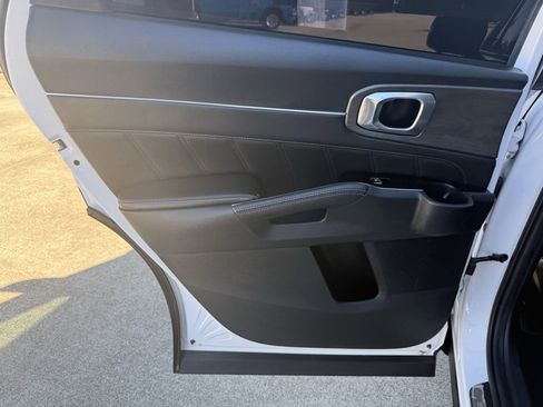 Used 2024 Kia Sorento SX image 29