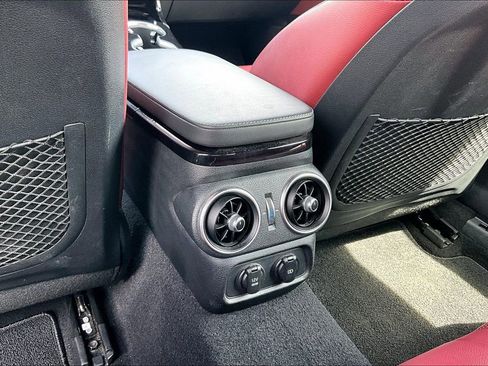 Used 2022 Kia Stinger GT-Line w/ Sun & Sound Package RWD image 10