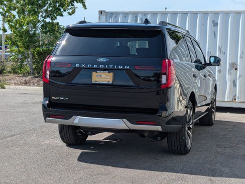 Certified 2025 Ford Expedition Platinum w/ Driver's Package AWD/4WD image 4